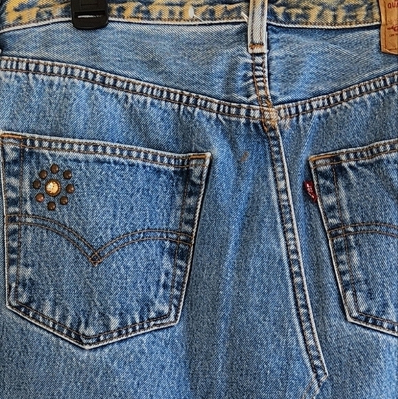 Cool vintage redone Levi's skirt by Streets‎ Ahead - Picture 3 of 8